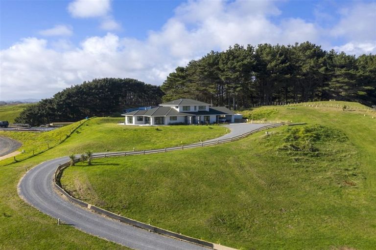 Photo of property in 100 Harakeke Road, Te Horo, Otaki, 5581