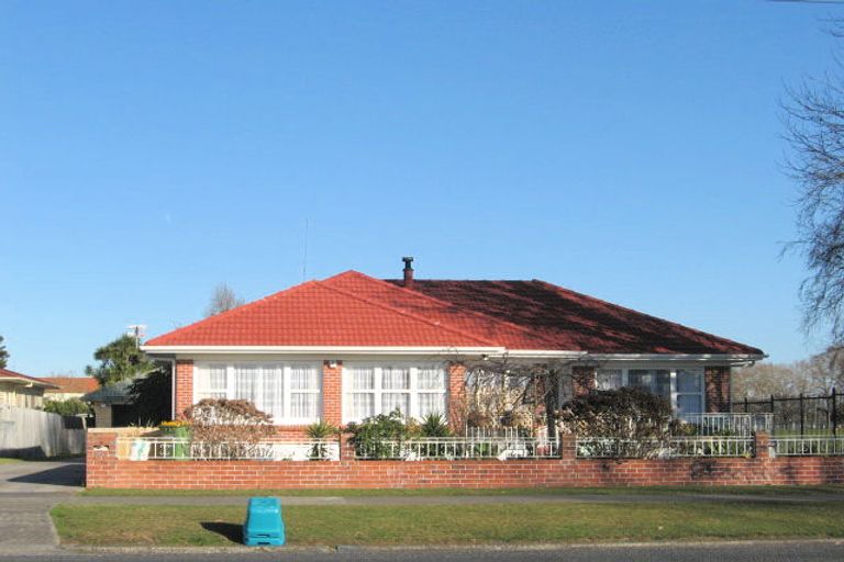 Photo of property in 37 Willis Road, Papakura, 2110