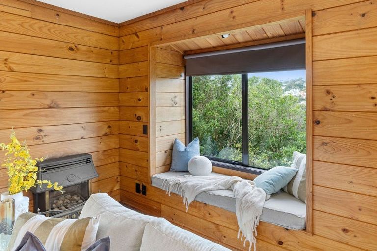 Photo of property in 64 Bassett Road, Johnsonville, Wellington, 6037