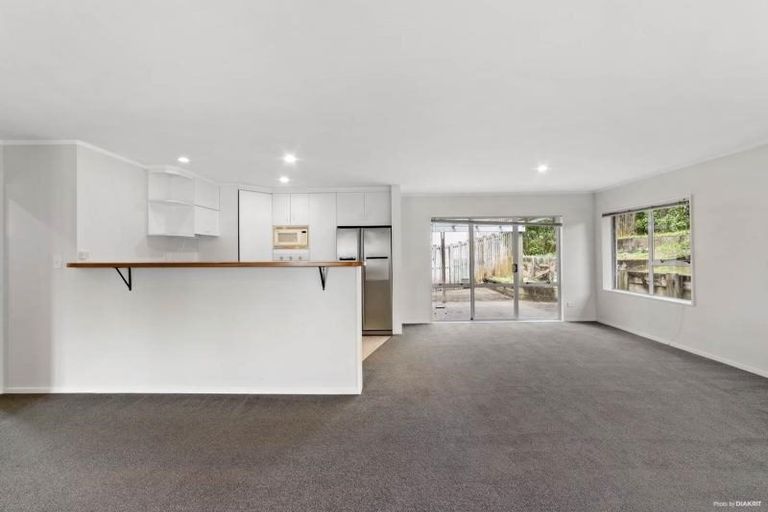 Photo of property in 11 Owl Court, Unsworth Heights, Auckland, 0632