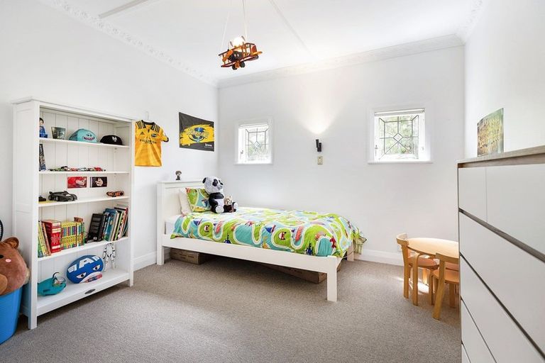 Photo of property in 33 Nevay Road, Miramar, Wellington, 6022