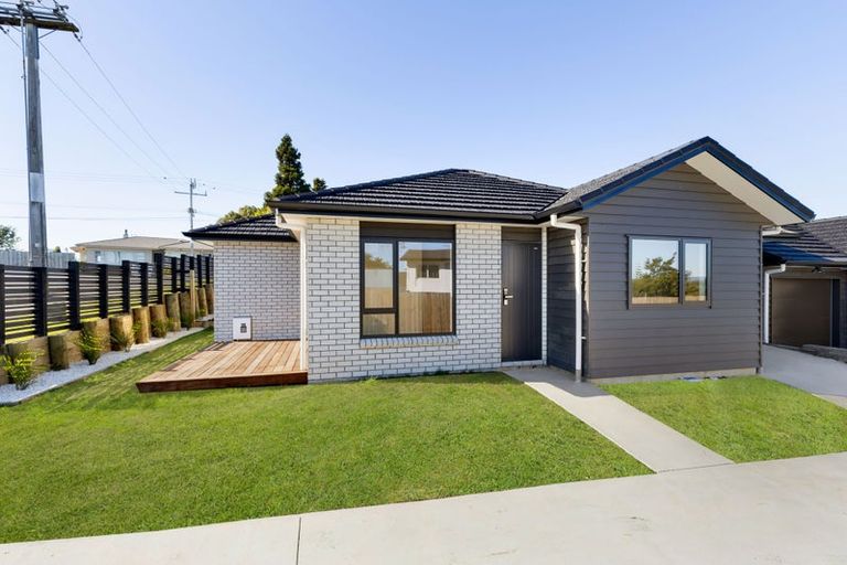 Photo of property in 1/1 Mitcham Avenue, Forest Lake, Hamilton, 3200