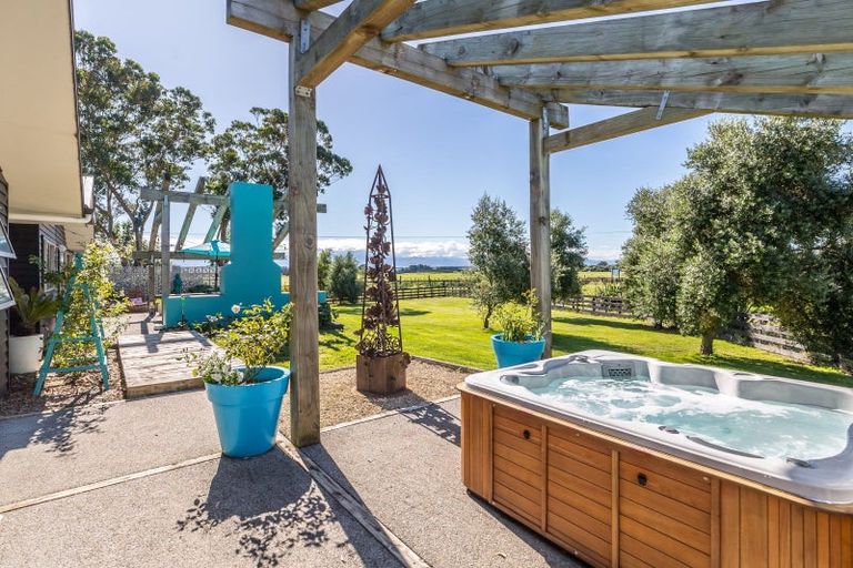 Photo of property in 1 Campbell Drive, Martinborough, 5711