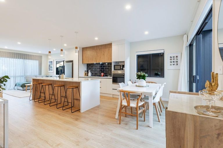 Photo of property in 24a Lumbarda Drive, Kumeu, 0810