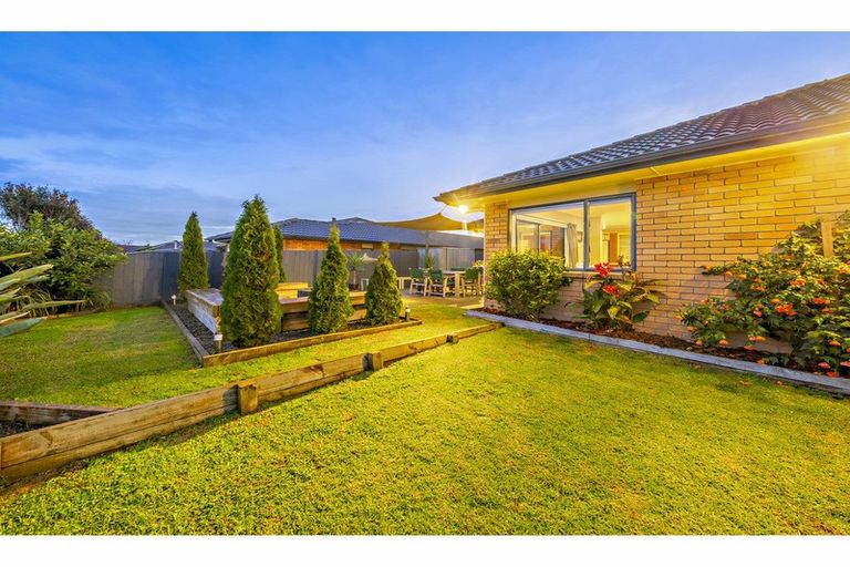 Photo of property in 13 Dunaff Place, Flat Bush, Auckland, 2019