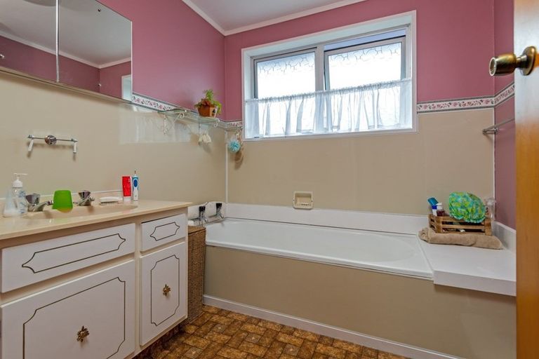 Photo of property in 25 Stillwater Place, Westbrook, Palmerston North, 4412