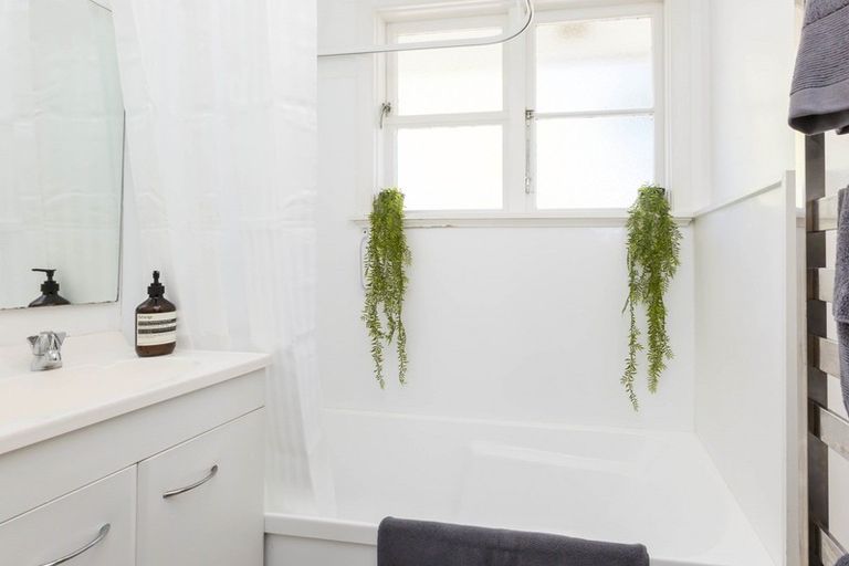 Photo of property in 2b Liverpool Street, Trentham, Upper Hutt, 5018