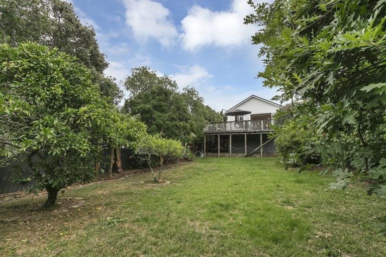 Photo of property in 83 Beach Haven Road, Beach Haven, Auckland, 0626