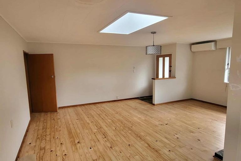 Photo of property in 50 Gossamer Drive, Pakuranga Heights, Auckland, 2010