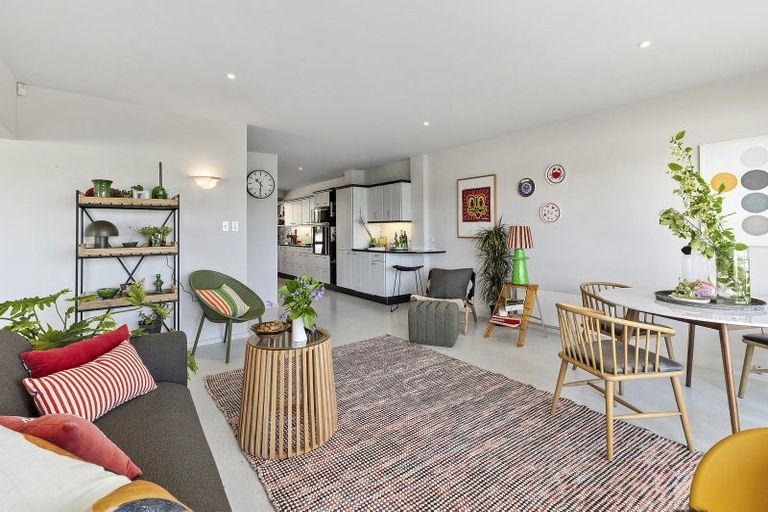 Photo of property in Beauport Apartments, 2/30 The Crescent, Roseneath, Wellington, 6011