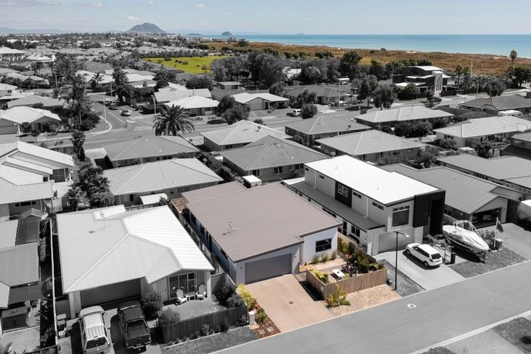 Photo of property in 14 Hugo Way, Papamoa Beach, Papamoa, 3118