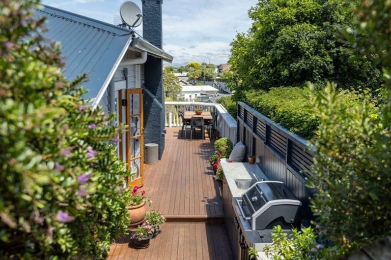 Photo of property in 6 Harvey Road, Bluff Hill, Napier, 4110