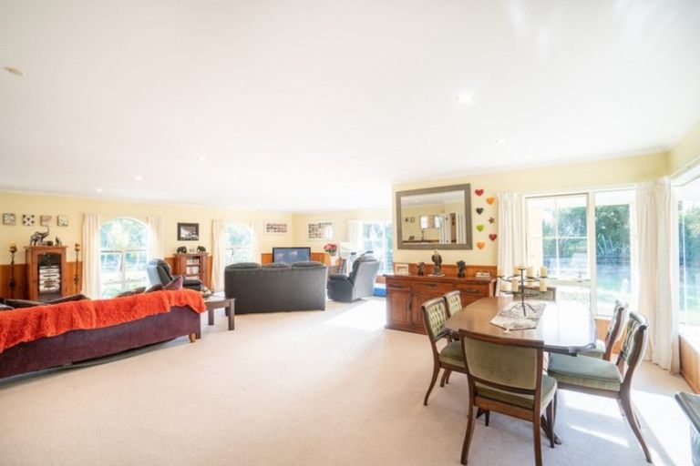 Photo of property in 50 Waicola Drive, Fitzherbert, Palmerston North, 4471