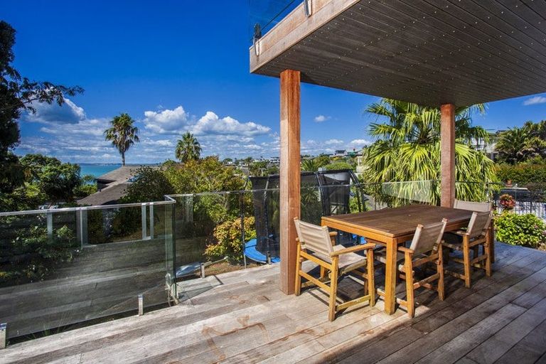 Photo of property in 4/92 Churchill Road, Murrays Bay, Auckland, 0630