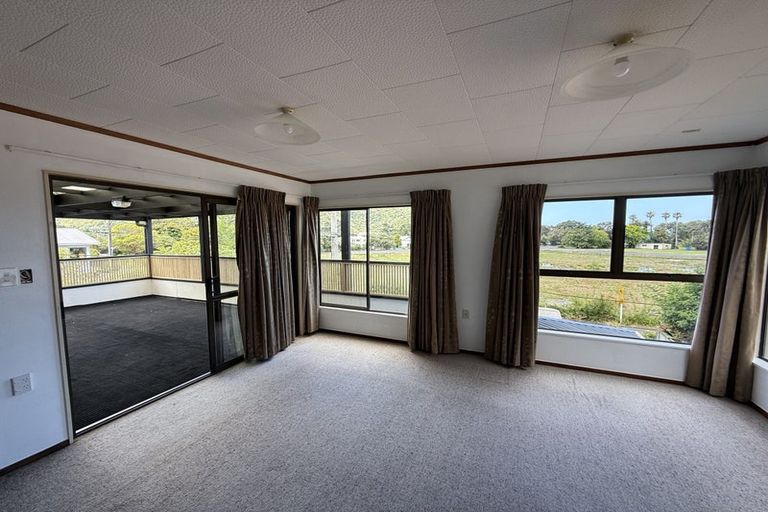 Photo of property in 11 Waiwera Place, Waiwera, Orewa, 0994