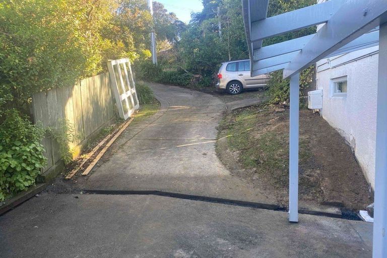 Photo of property in 176 Miromiro Road, Normandale, Lower Hutt, 5010