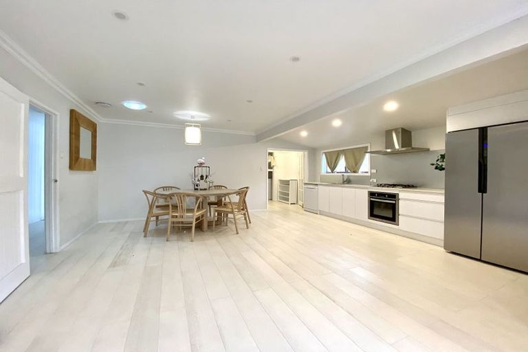 Photo of property in 147 Forest Hill Road, Henderson, Auckland, 0612