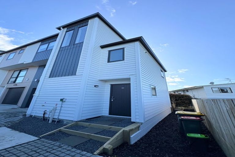 Photo of property in 27d Te Atatu Road, Te Atatu South, Auckland, 0610