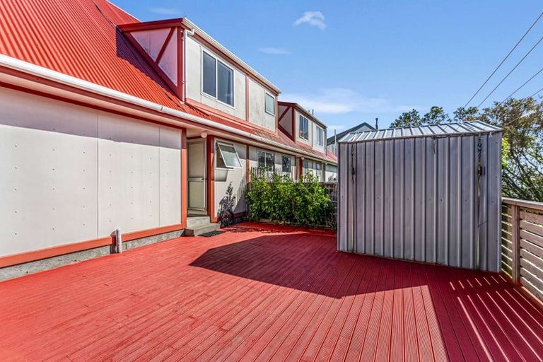 Photo of property in 19 Hollydale Grove, Churton Park, Wellington, 6037
