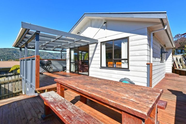 Photo of property in 3 Fenchurch Grove, Stokes Valley, Lower Hutt, 5019