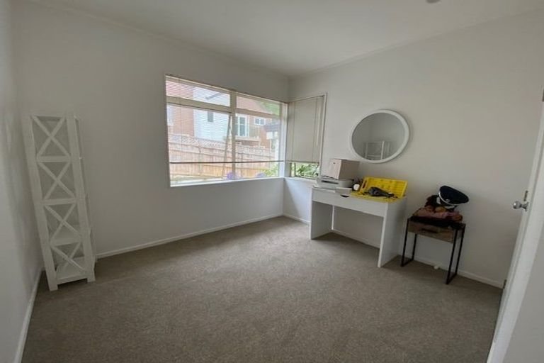 Photo of property in 2/1-5 Gleanor Avenue, Oteha, Auckland, 0632