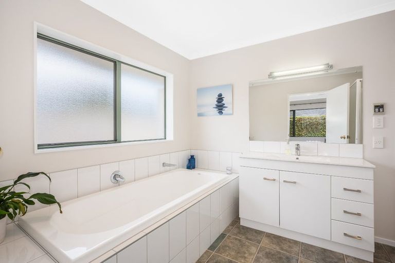 Photo of property in 6 Horopito Road, Waikanae, 5036