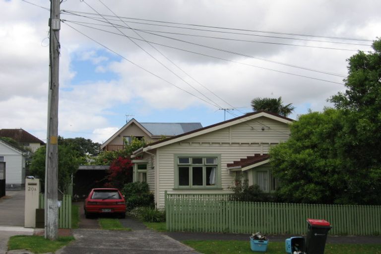 Photo of property in 22 Wright Road, Point Chevalier, Auckland, 1022
