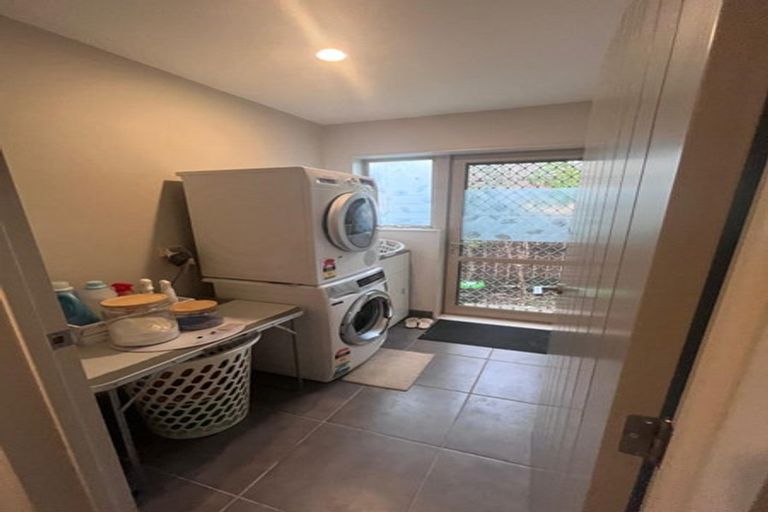 Photo of property in 10 Chard Place, Flat Bush, Auckland, 2016