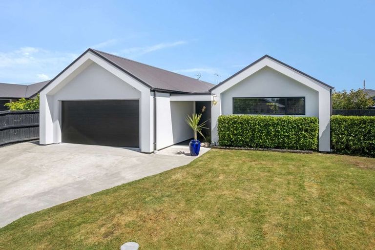 Photo of property in 17 Churchill Drive, Rangiora, 7400