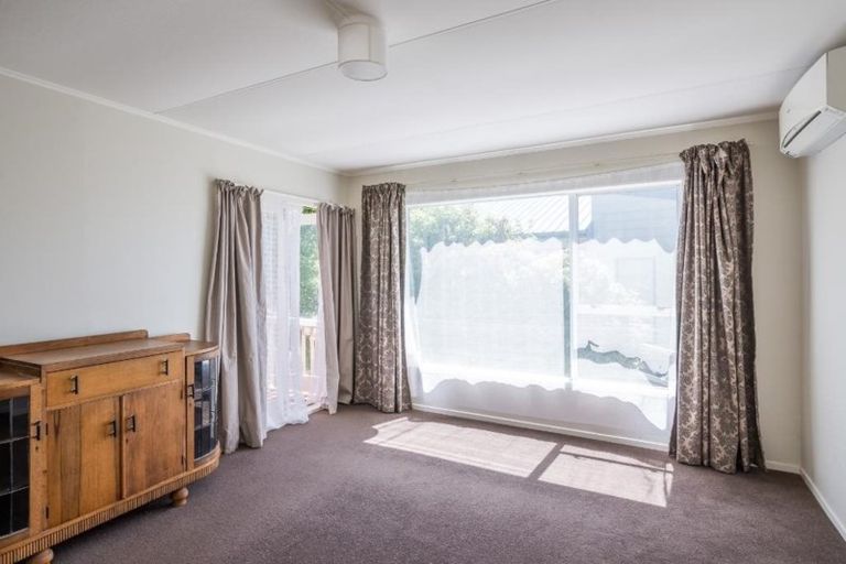 Photo of property in 61 Davidson Crescent, Tawa, Wellington, 5028
