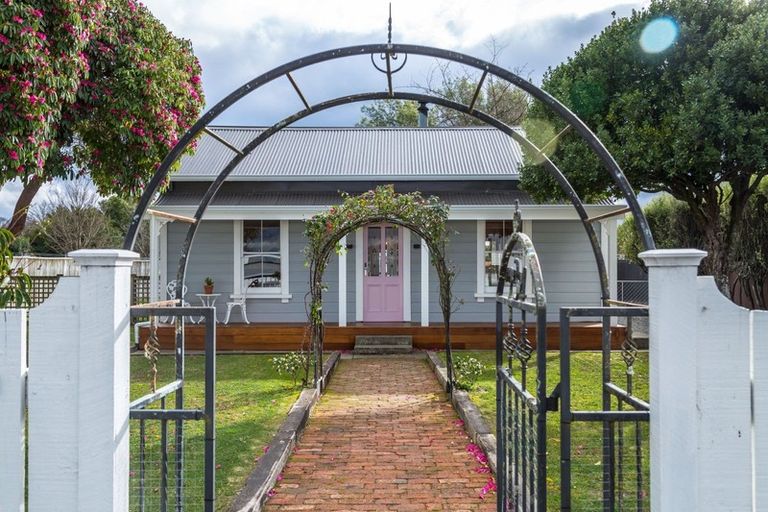 Photo of property in 234 Main Street, Greytown, 5712