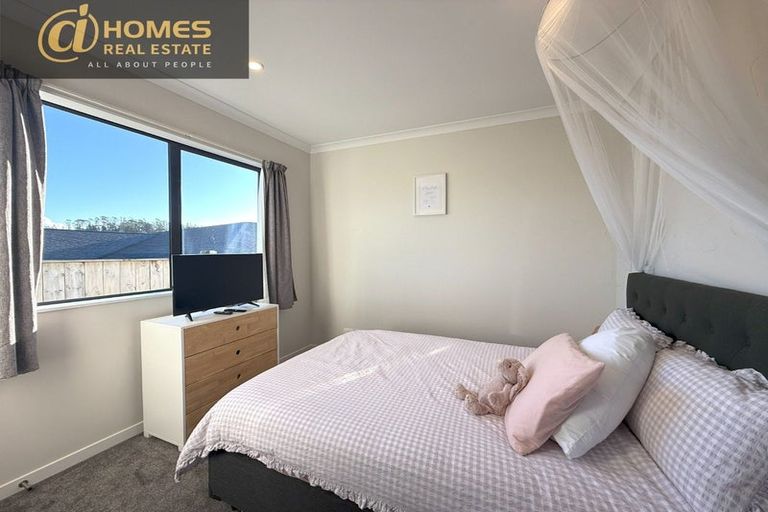 Photo of property in 12 Mamuku Drive, Massey, Auckland, 0614