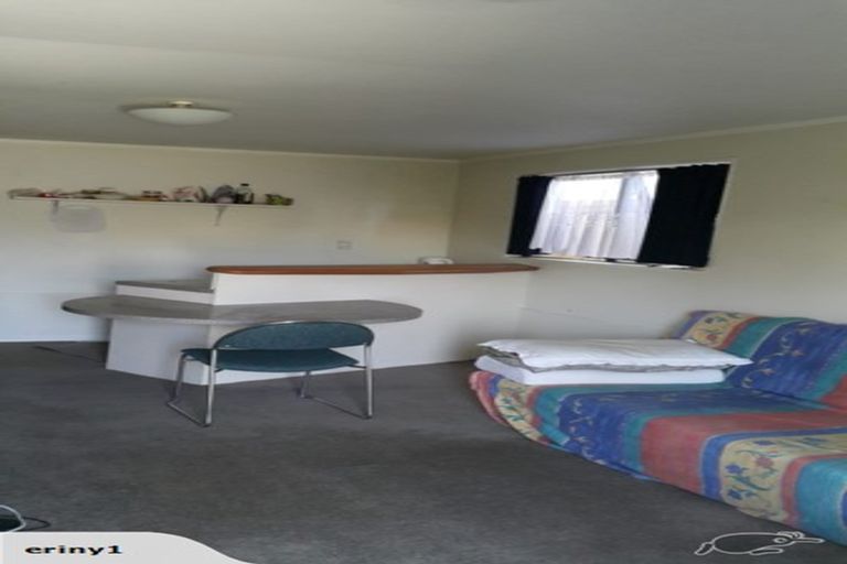 Photo of property in 2/523 Glenfield Road, Glenfield, Auckland, 0629