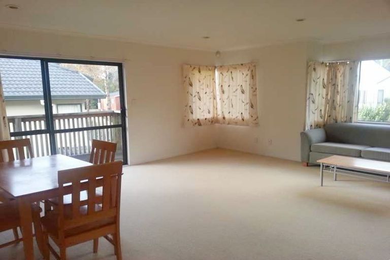 Photo of property in 21 Springside Place, New Lynn, Auckland, 0600
