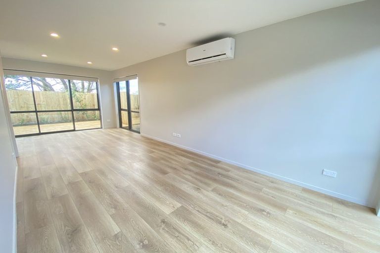 Photo of property in 3f Westall Road, New Lynn, Auckland, 0600