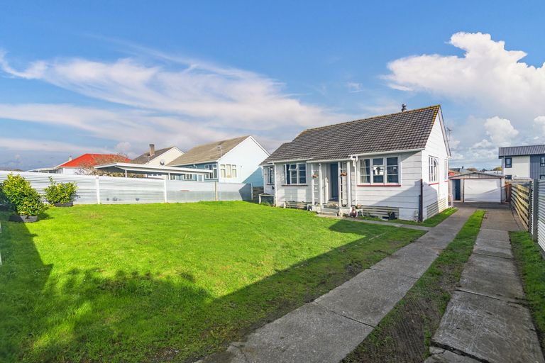 Photo of property in 46 Clyde Crescent, Roslyn, Palmerston North, 4414