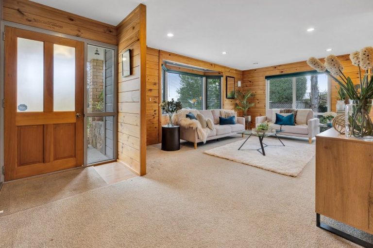 Photo of property in 34 Lochend Place, Highland Park, Auckland, 2010