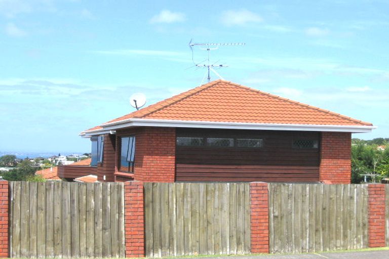 Photo of property in 2/65 Aberdeen Road, Castor Bay, Auckland, 0620