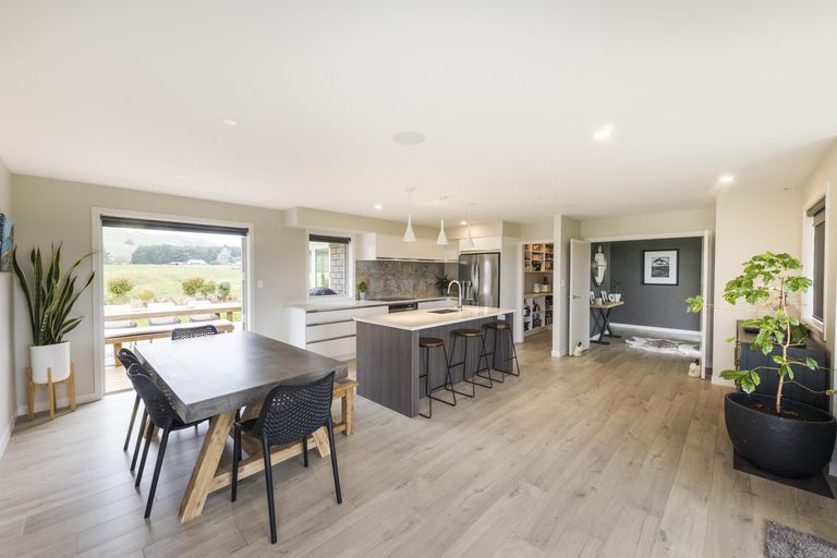 Photo of property in 20 Highland View Drive, Tokomaru, Palmerston North, 4474