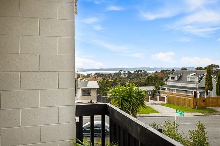 Photo of property in 2/2 Forsythe Place, Massey, Auckland, 0614