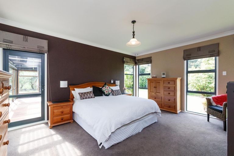 Photo of property in 649 Aokautere Drive, Aokautere, Palmerston North, 4471