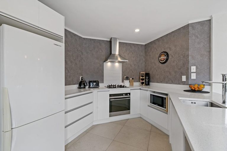 Photo of property in 8 Sheriff Place, Randwick Park, Auckland, 2105