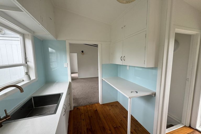 Photo of property in 1/592 East Coast Road, Pinehill, Auckland, 0630