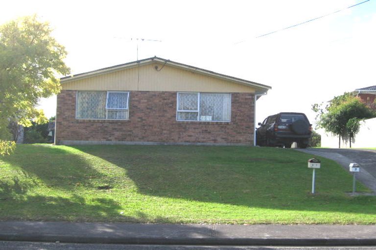Photo of property in 2/7 Sylvan Crescent, Te Atatu South, Auckland, 0610