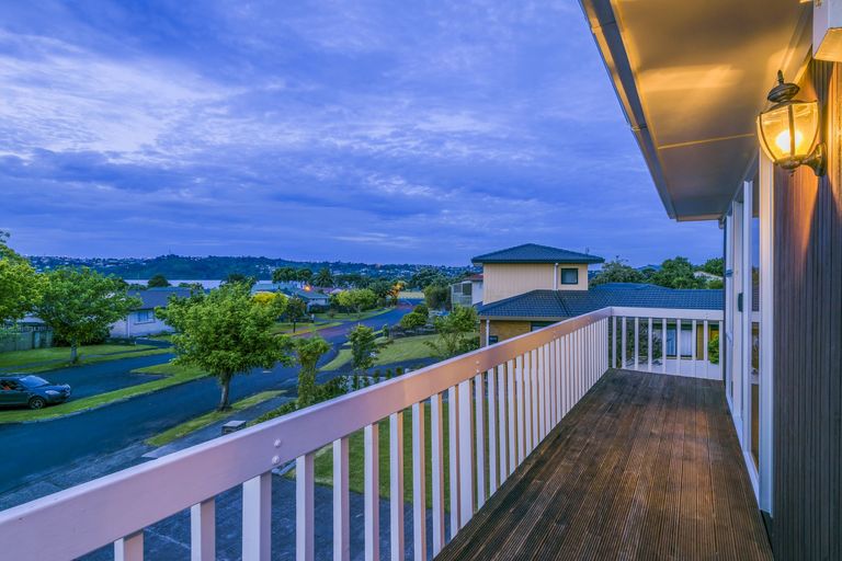 Photo of property in 14 Claresholm Place, Mangere Bridge, Auckland, 2022