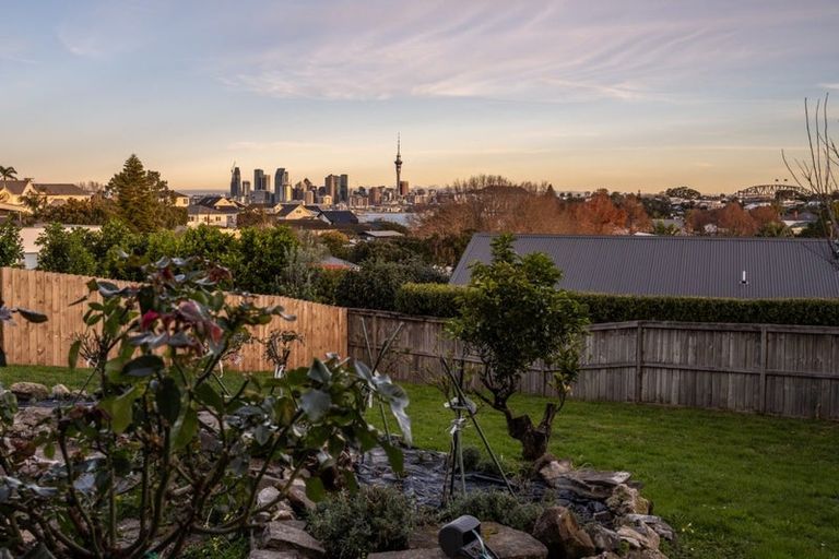 Photo of property in 26 Waimana Avenue, Northcote Point, Auckland, 0627