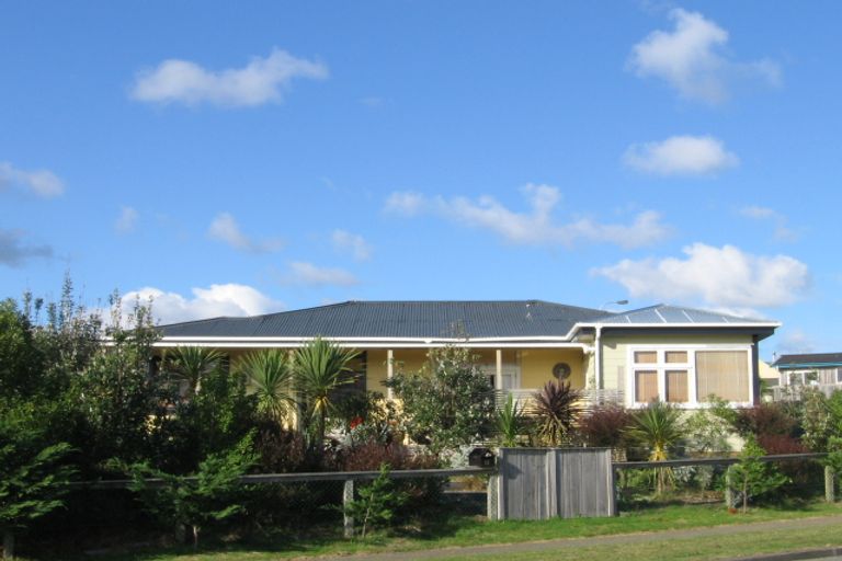 Photo of property in 1 Trig Hill Terrace, Waikanae Beach, Waikanae, 5036