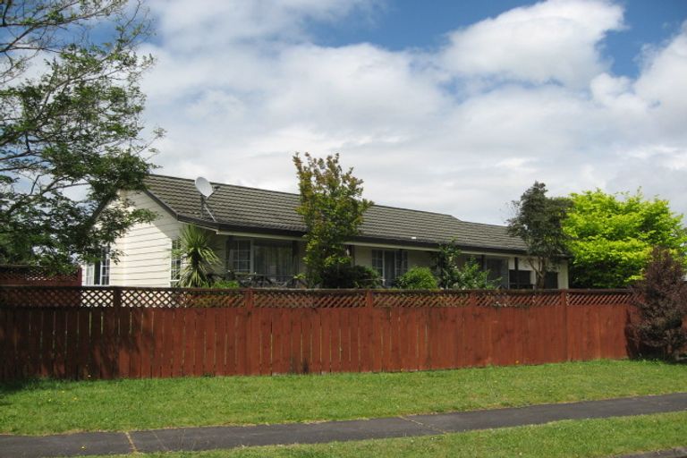 Photo of property in 1 Gardone Terrace, Conifer Grove, Takanini, 2112