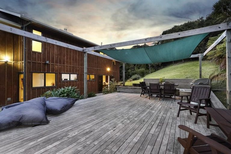 Photo of property in 25 Cochran Road, Oratia, Auckland, 0604