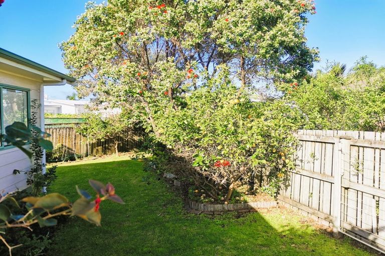 Photo of property in 11 Bermuda Place, One Tree Point, 0118